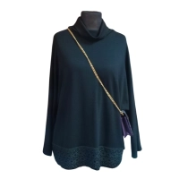 Elegancki czarny sweter w luźnym stylu oversize zdobiony gipiurą